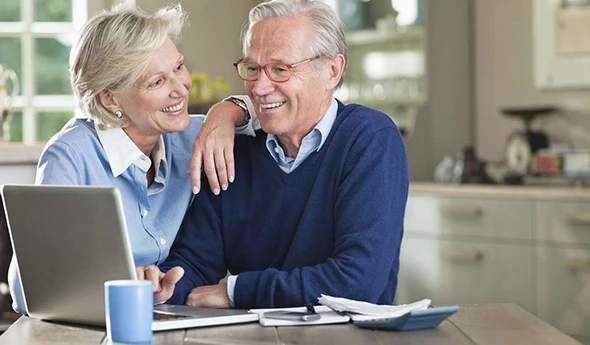 Financial advisor presenting customized retirement income strategies to senior clients in Kyle, TX.