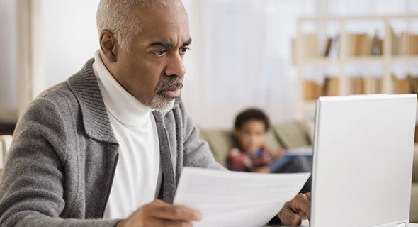 A family meeting with a health insurance advisor for plan comparison and selection guidance in San Marcos, TX.